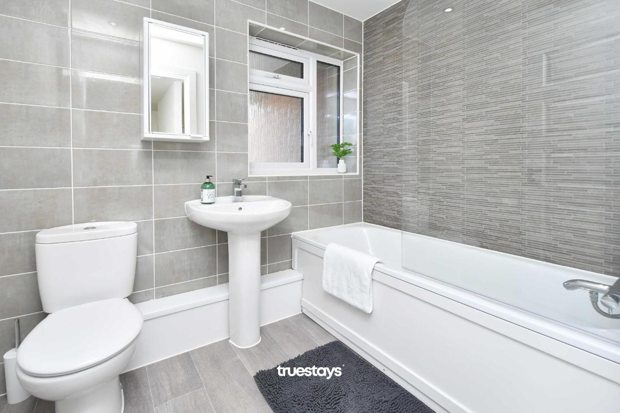 Regal House By True Stays - 3 Bedroom House In Stoke-On-Trent Eksteriør billede