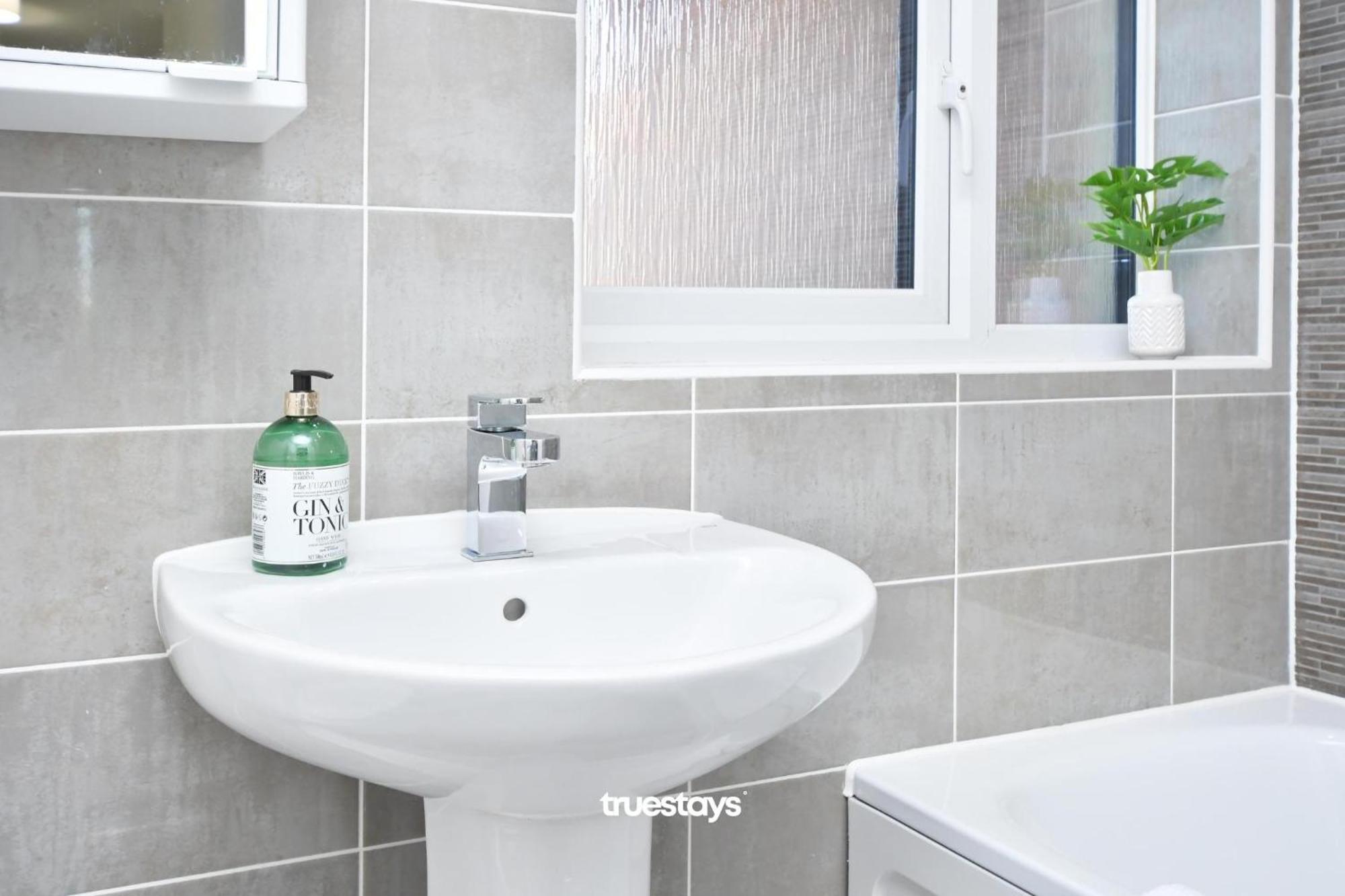 Regal House By True Stays - 3 Bedroom House In Stoke-On-Trent Eksteriør billede