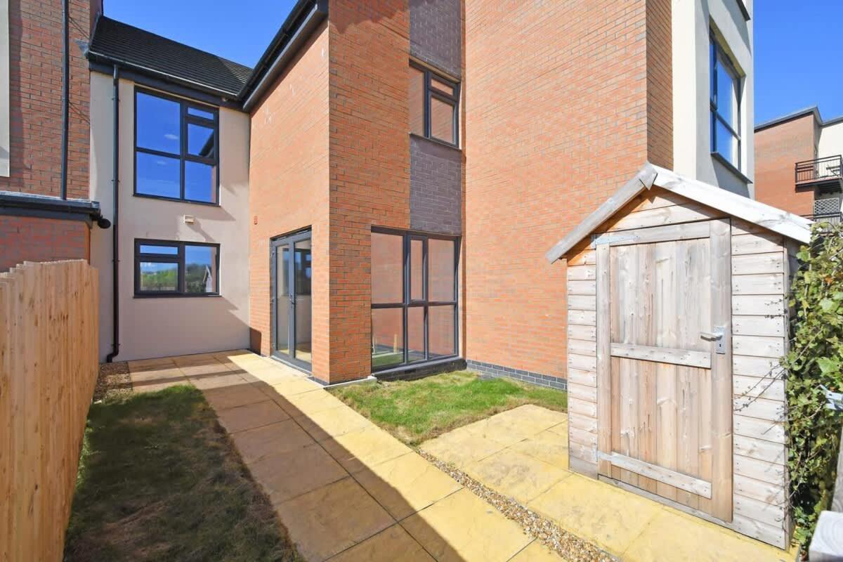 Regal House By True Stays - 3 Bedroom House In Stoke-On-Trent Eksteriør billede