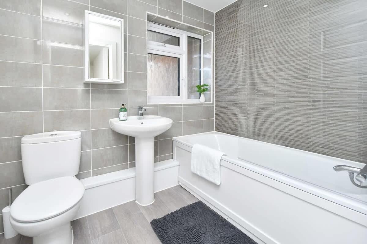 Regal House By True Stays - 3 Bedroom House In Stoke-On-Trent Eksteriør billede