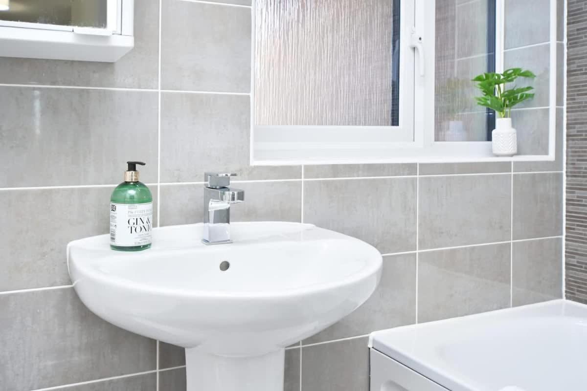 Regal House By True Stays - 3 Bedroom House In Stoke-On-Trent Eksteriør billede