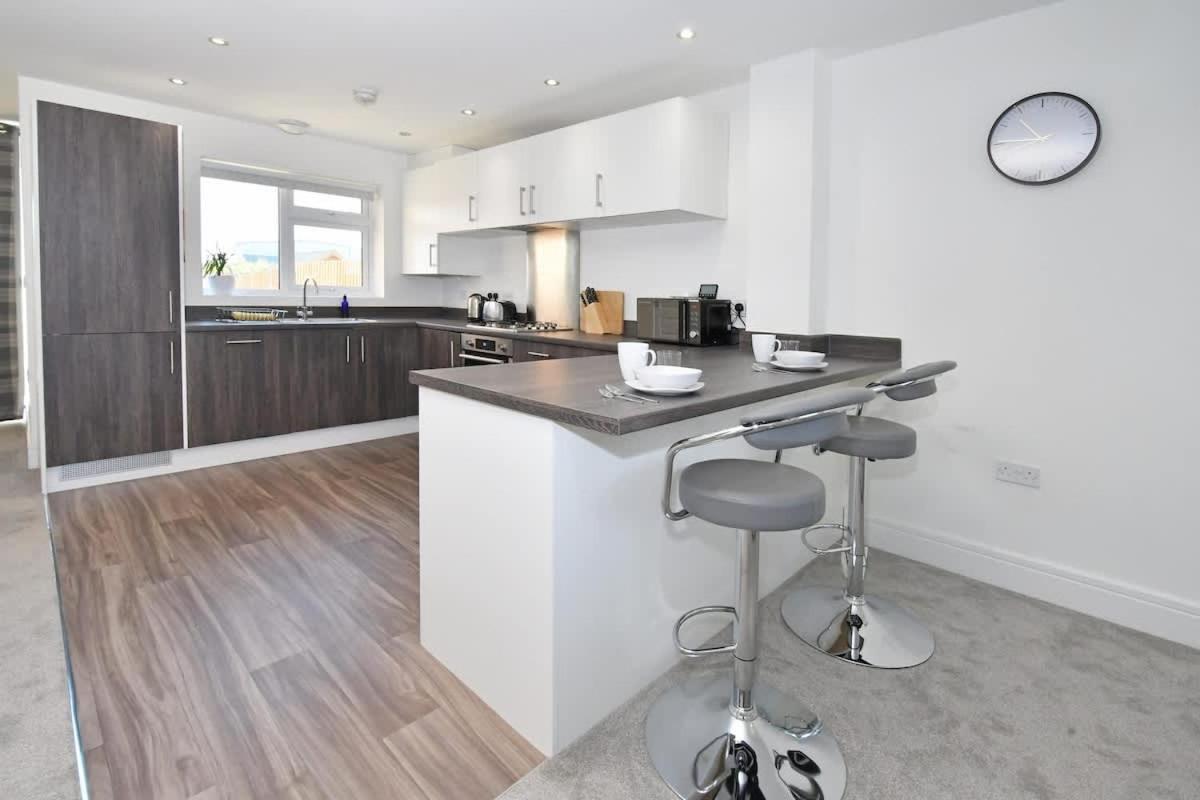 Regal House By True Stays - 3 Bedroom House In Stoke-On-Trent Eksteriør billede